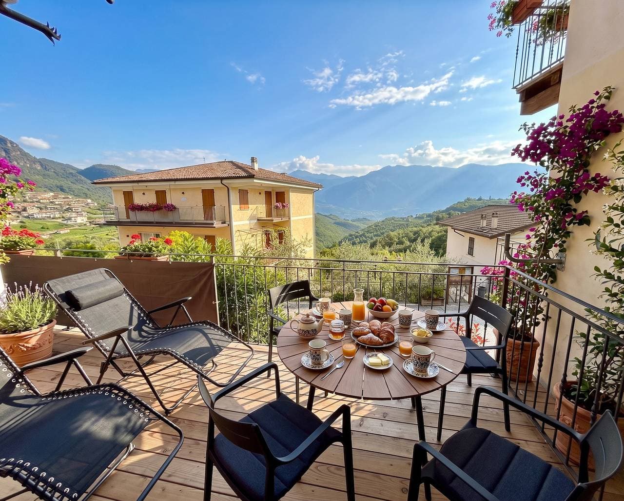 Voiandes balcony apartment garden and pool 1