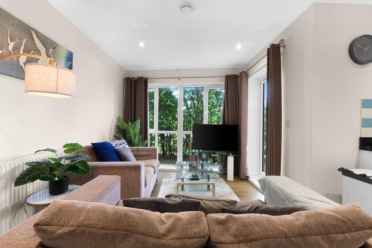 Heathrow Living 2BDR 2BA Apt by 360 Stays - Apt 03 1