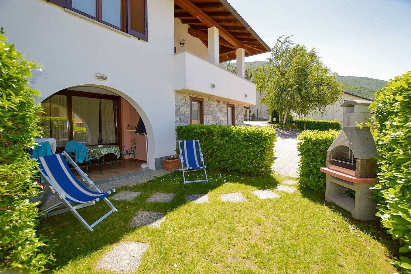 Foto 3 von 36: Quattro Stagioni Winter Garten-Ferienwohnung mit Pool