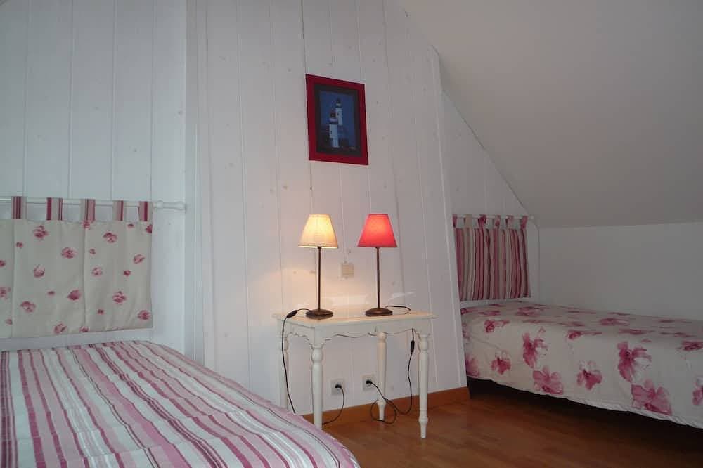 Foto 3 von 30: Typisches bretonisches Haus in 0.50m Entfernung vom Strand mit Meerblick und Batz im Obergeschoss.