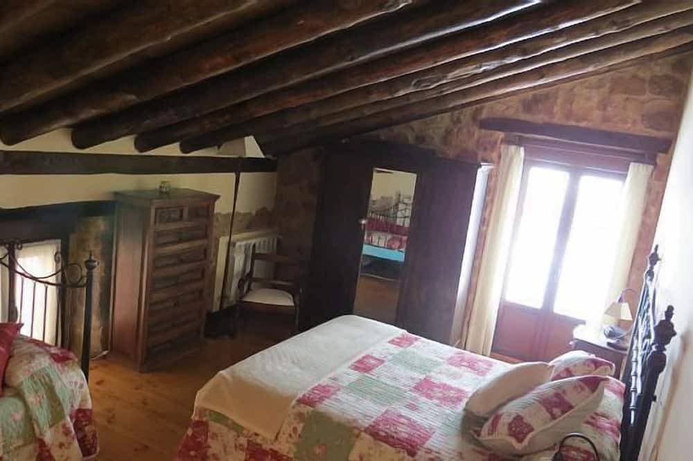 Foto 3 von 28: Das Steinhaus des Dorfes für 10 Personen