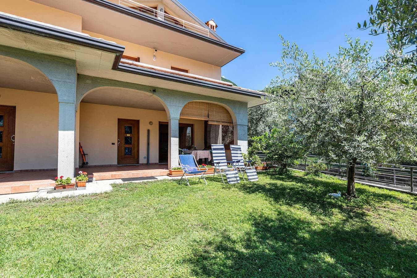 Foto 4 von 23: Ferienwohnung 'Casa Caterina' mit Seeblick, Garten und WLAN