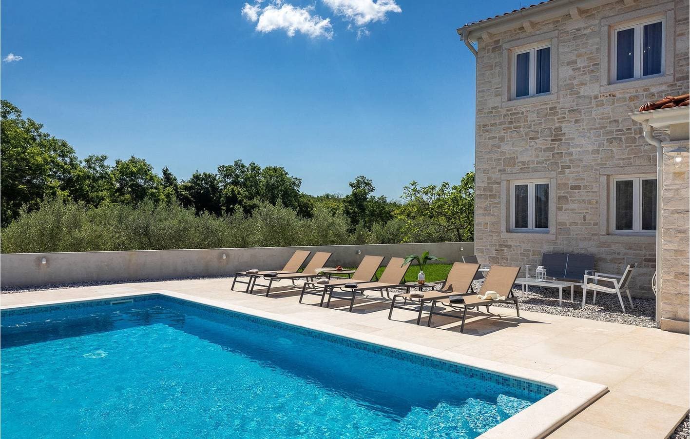 Foto 6 von 51: Gemütliche 2-Zimmer-Wohnung mit Pool, WLAN und Parkplatz in der Nähe des Restaurants Fiorini