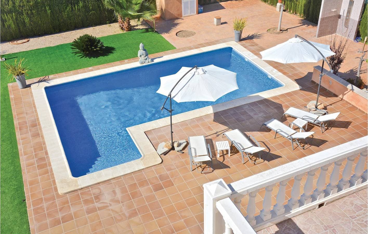 Foto 9 von 46: Geräumiges Apartment mit Pool, Küche & WiFi - Nähe Strand & Stadt