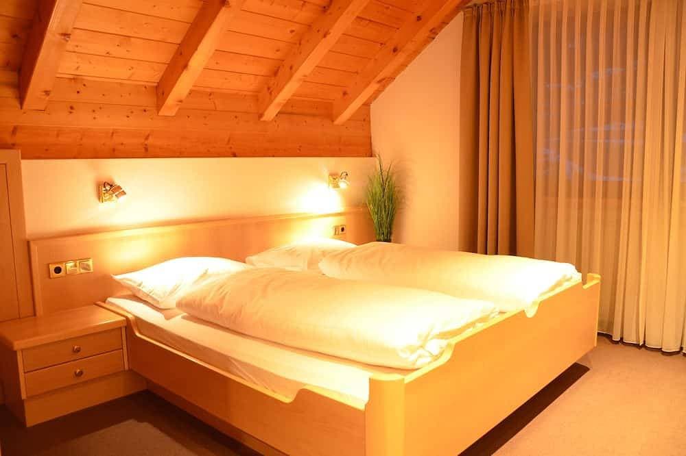 Foto 4 von 27: Gemütliche und geräumige Dachwohnung mit Balkon - Free WIFI