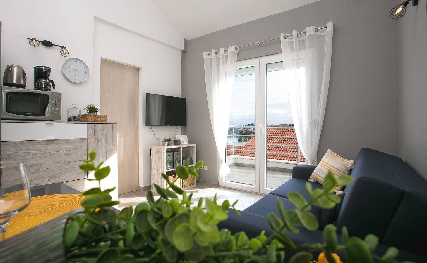 2-Zimmer-Ferienwohnung mit Terrasse und Meerblick Necujam, Solta A-5178-a 1