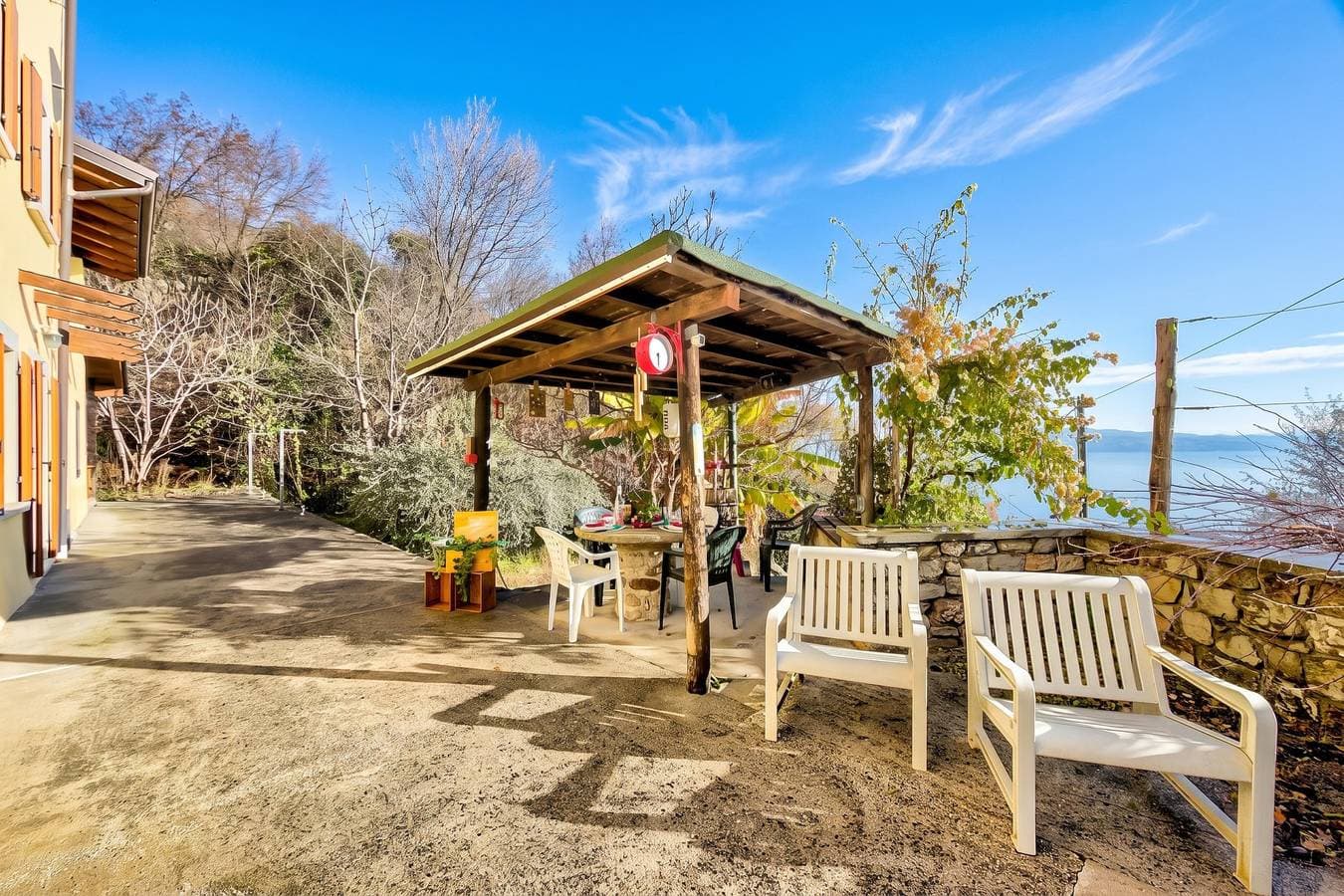 Foto 10 von 38: Faby House On Hilly Area & Lake View