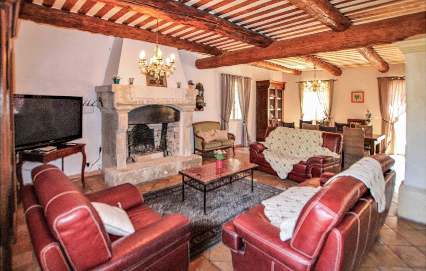 Foto 4 von 33: 210qm Wohnung mit AC, Parkplatz, Pool & WiFi - 2km zur Stadt