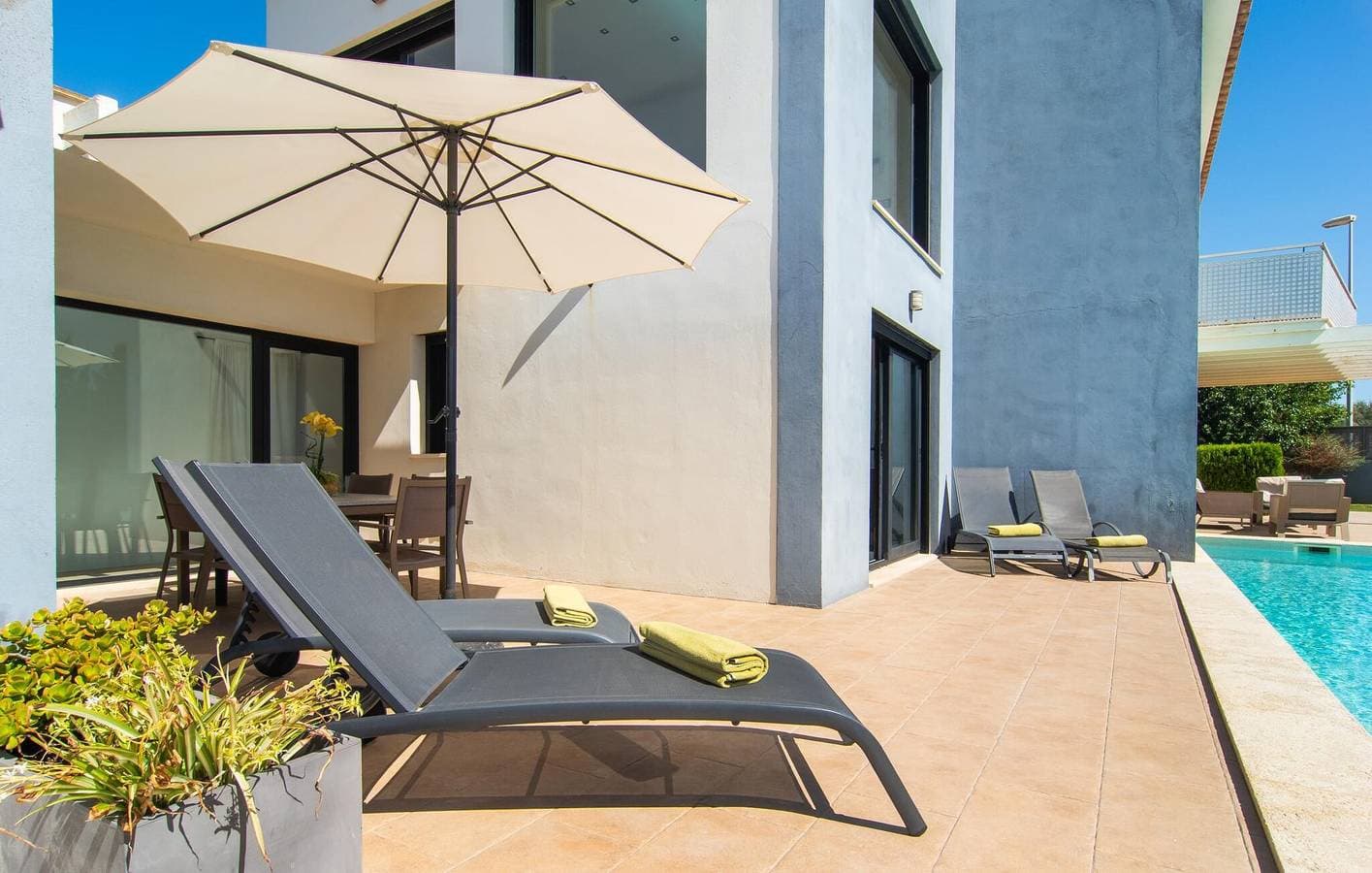 Foto 12 von 46: Appartement mit Meerblick, Pool, Terrasse und Grill - in der Nähe von Strand und Restaurants