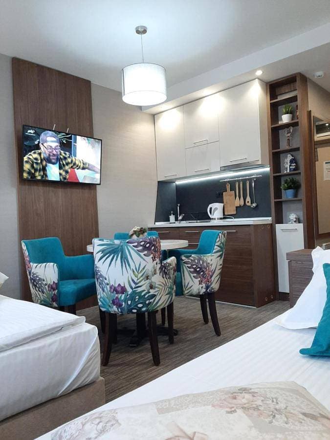 Select Lux Angella-Konaci 1