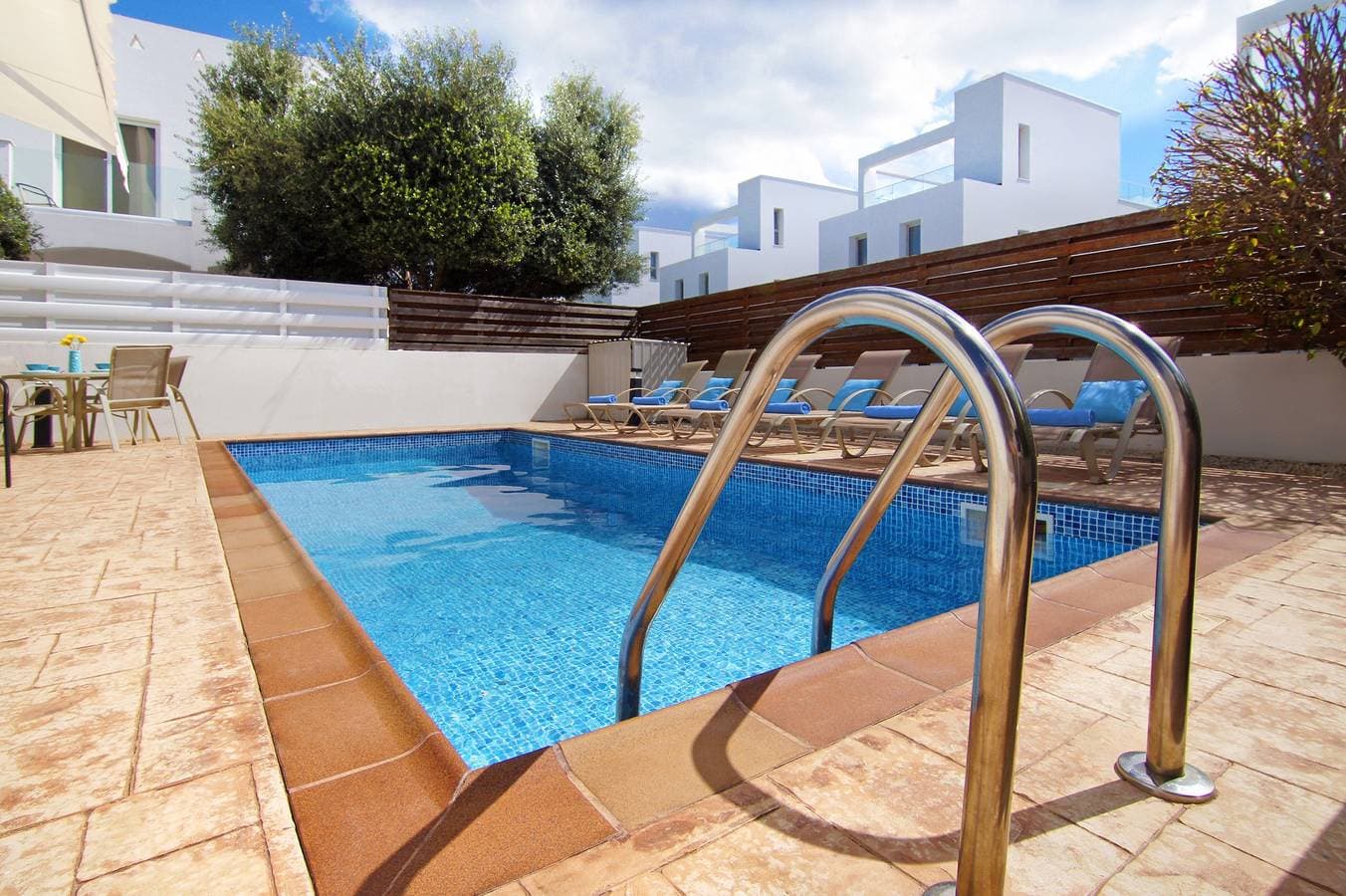Foto 8 von 33: Villa für 7 Personen mit Balkon