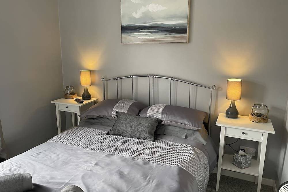 Foto 2 von 30: The Beach House, Suffolk Coast,<br>Beach access from site & covered heated pool