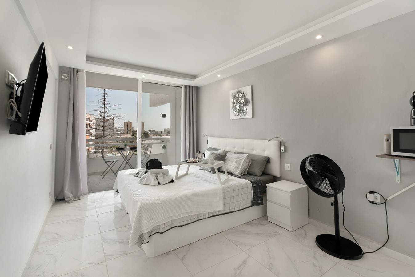 Las Americas Evening Escape With ai 1