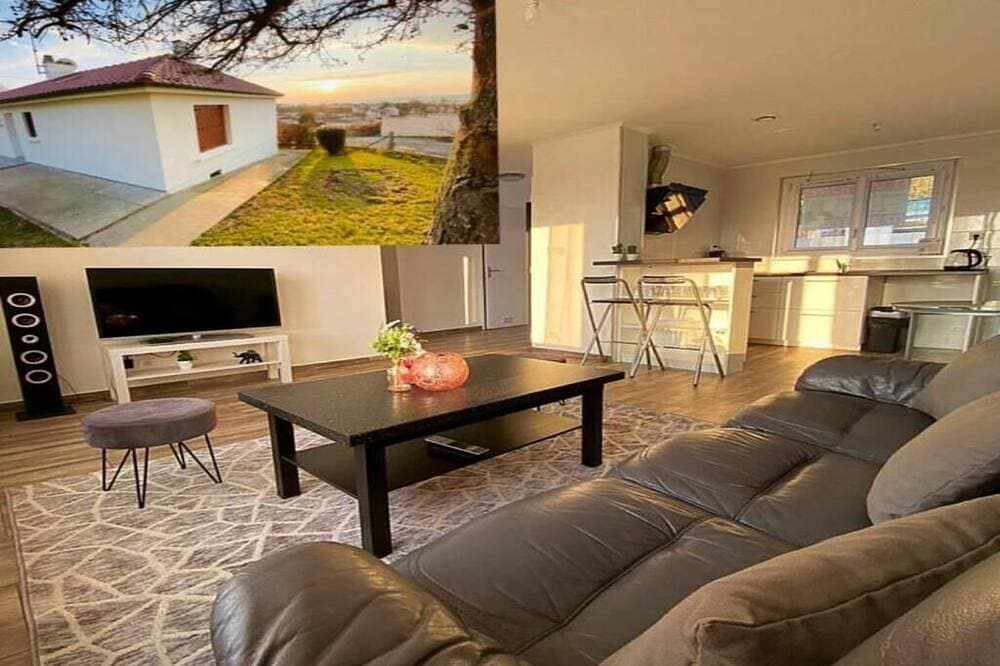 House with a view over the whole city 1