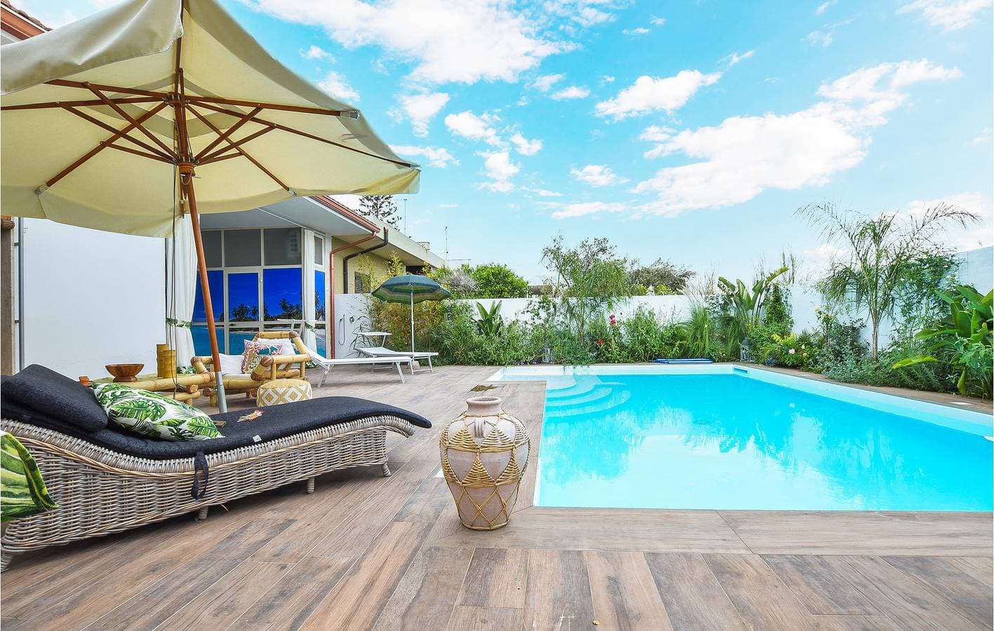 Foto 7 von 27: Rückzugsort am Strand mit Pool und Parkplatz