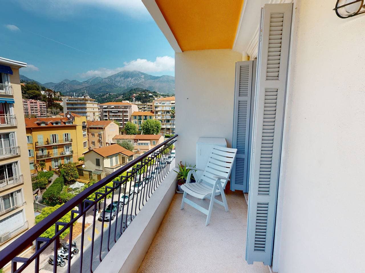 Foto 12 von 18: Schöne und gemütliche 3-Zimmer-Wohnung mit Balkon und Meerblick