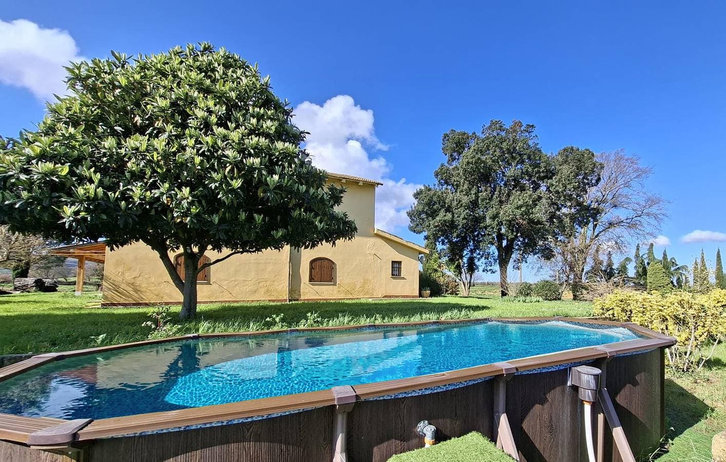 Foto 4 von 41: Reizende 300-Quadratfuß-Oase mit Pool, Garten und WLAN