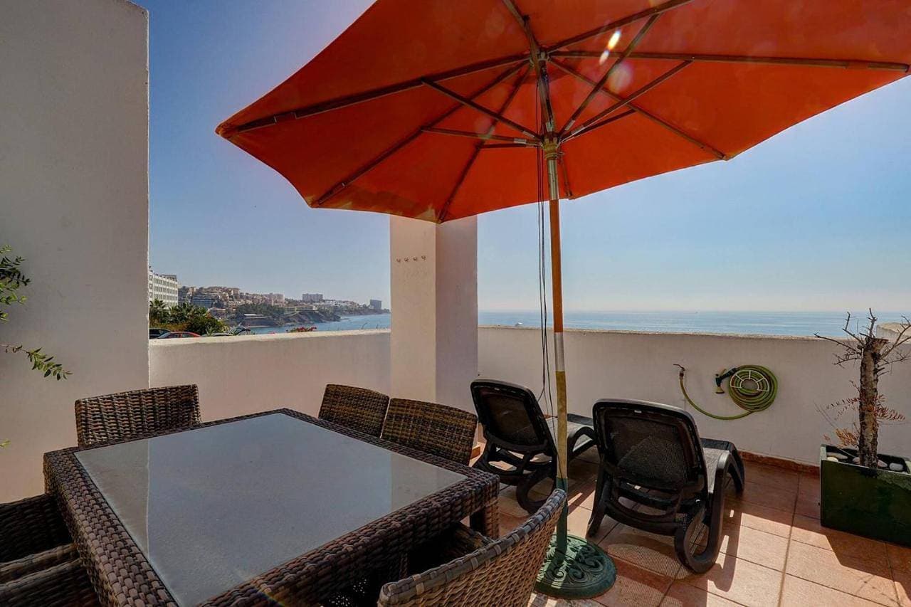 082 - Stunning Sea Views Beachfront Apartment 1