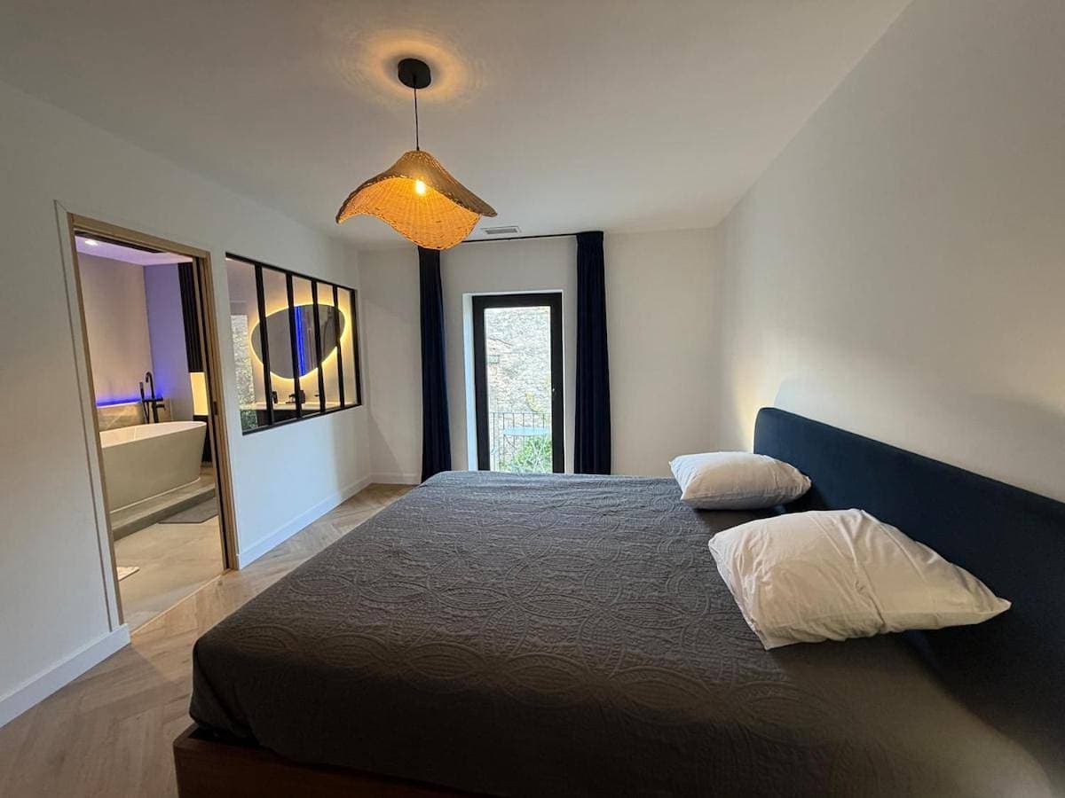Foto 4 von 31: Three-Bedroom Apartment - High Floor