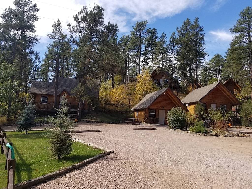 Foto 8 von 14: Hunters Haven # 3 Custom Built Blockhaus, umrahmt von Black Hills National Forest