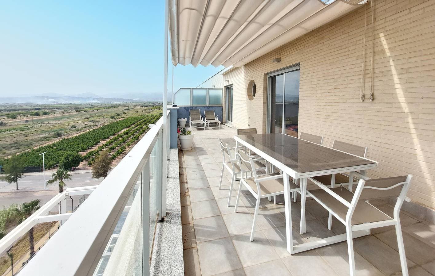 Foto 7 von 23: Apartment mit Meerblick, Pool und Terrasse