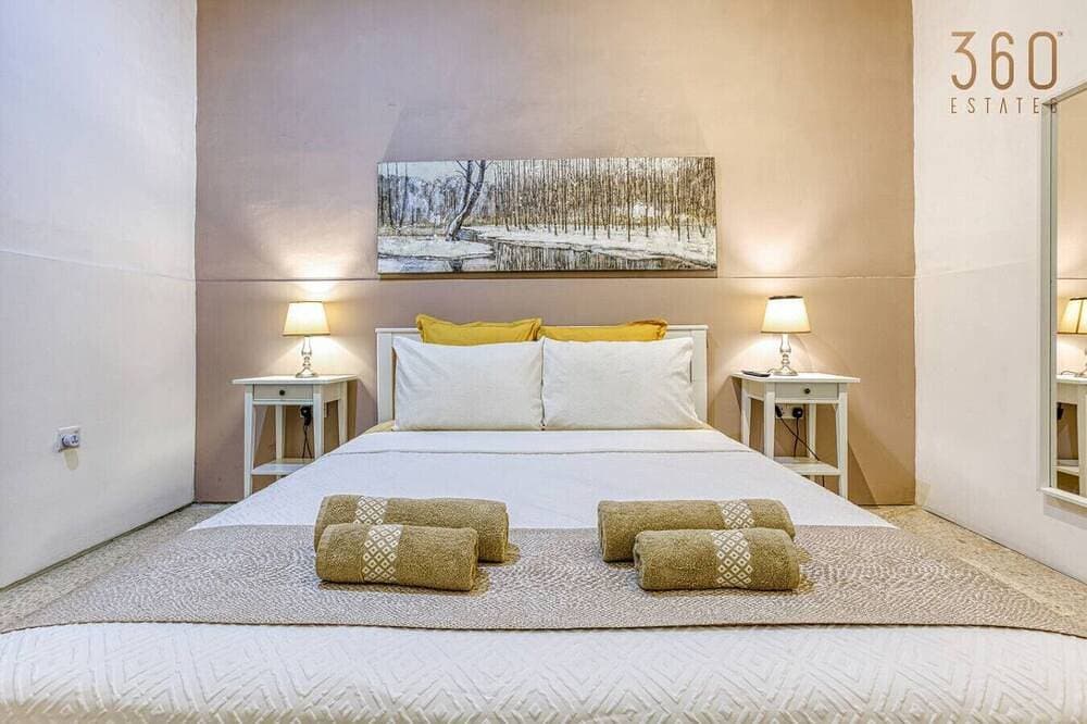 Foto 4 von 30: Spacious 4Br Sliema Apt w/ Terrace & Top Location