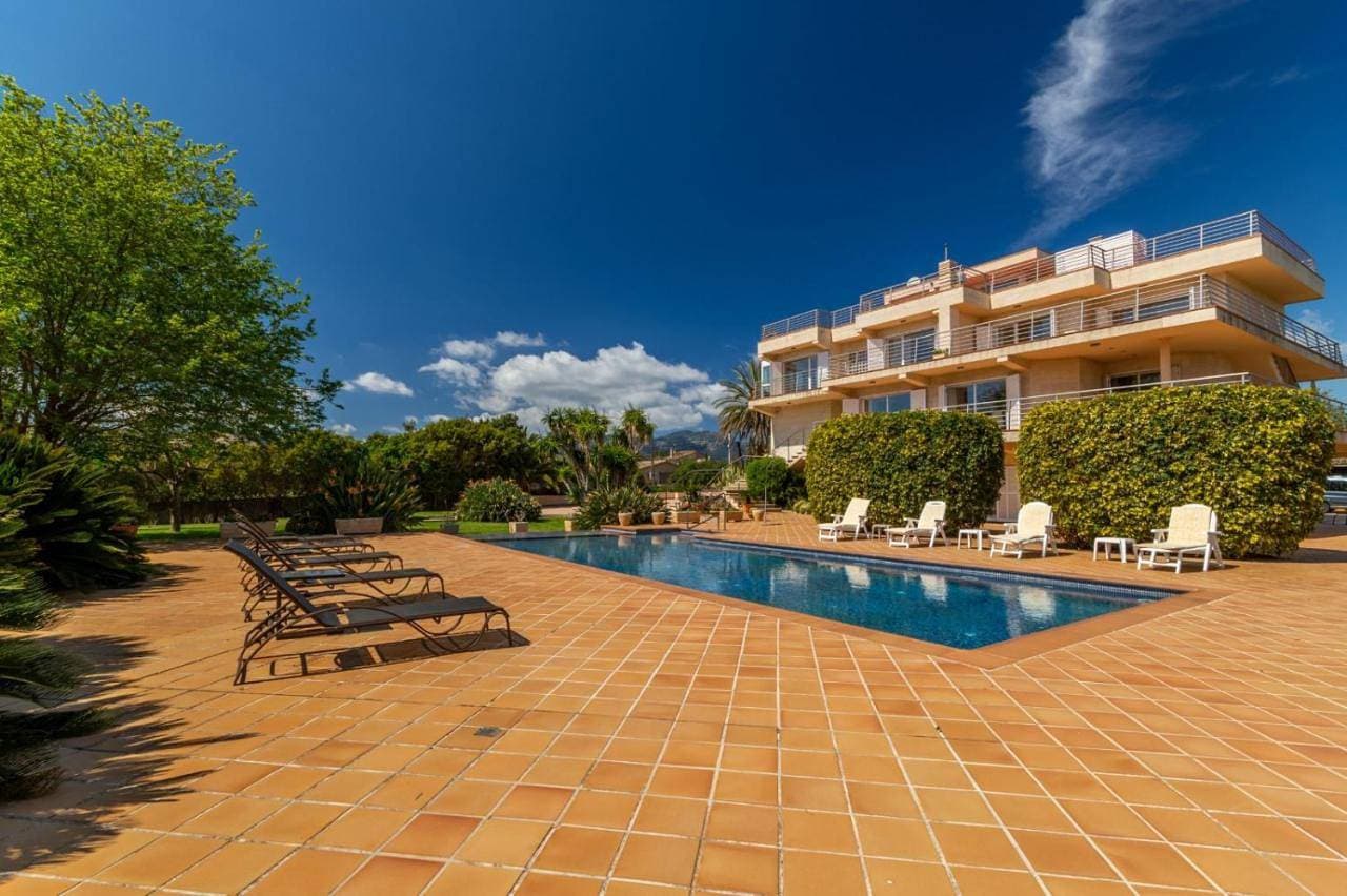 Huge house in Palma 1