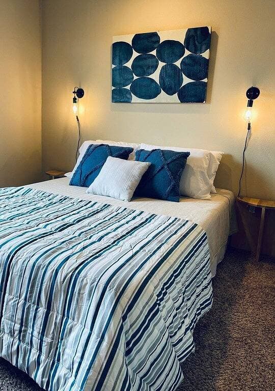Grandview Adu - Stylish, comfortable, 1 bed/2 bath apartment close-in! 1