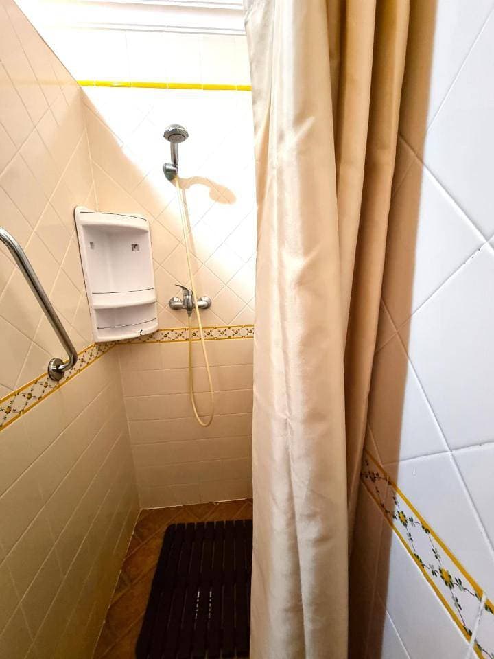 Foto 11 von 16: Standard Double Room with Shared Bathroom