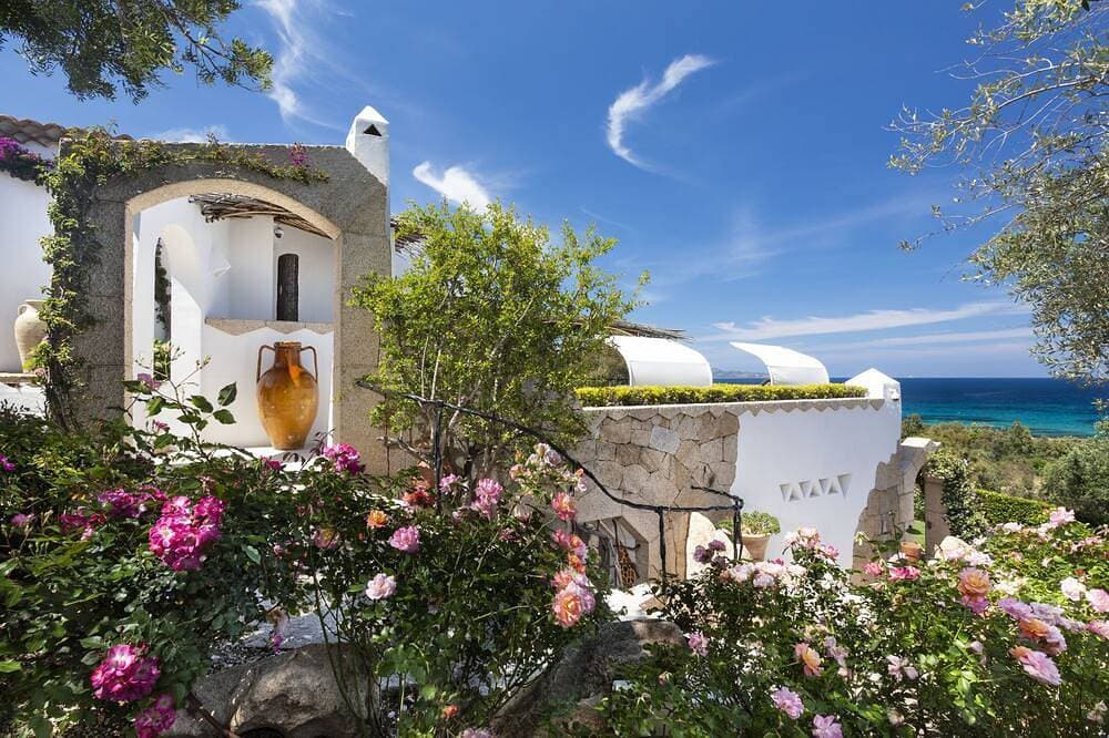 Foto 12 von 30: Luxury Front Beach - Villa Iris