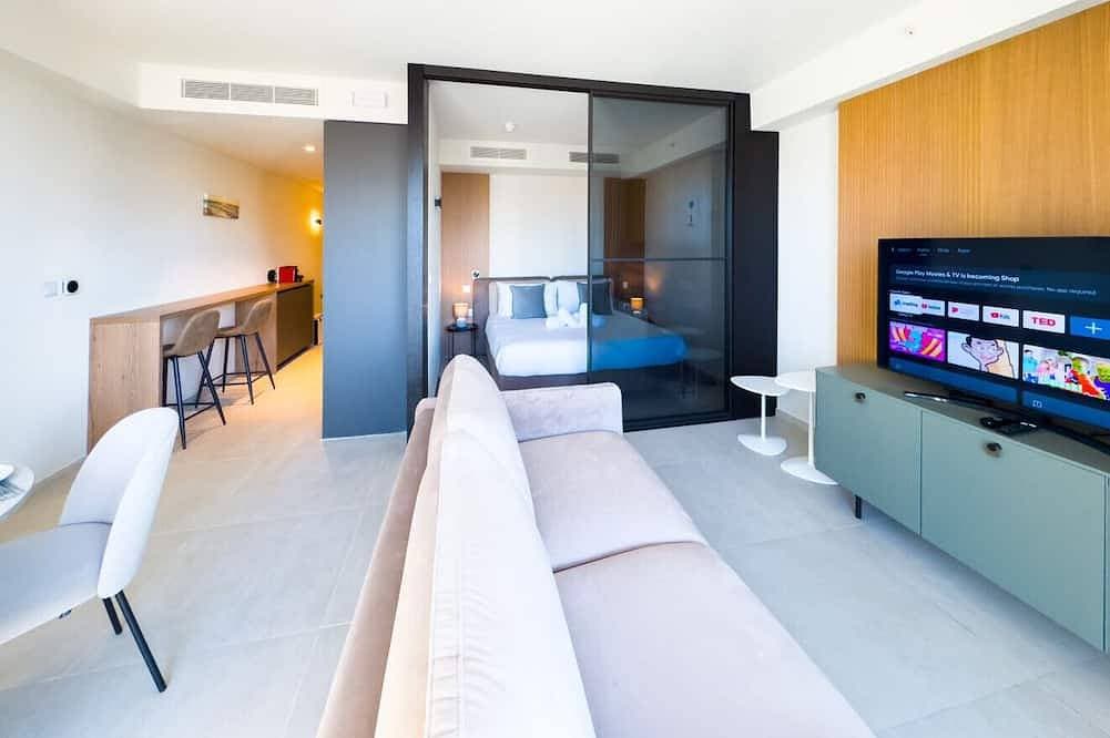 Foto 3 von 30: Mercury Suite Bright w/Pool access by ArcoCollection