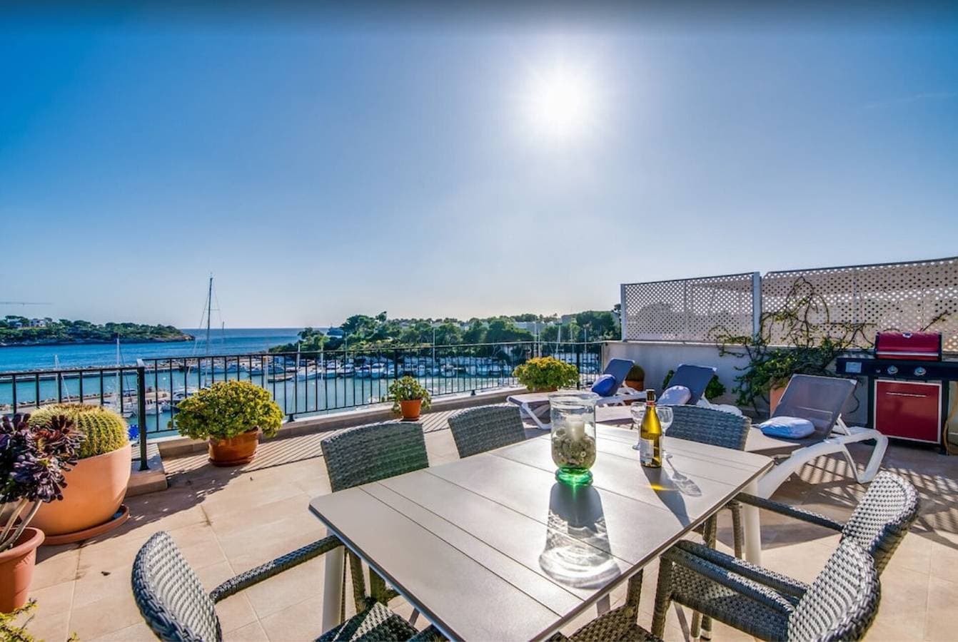 Foto 4 von 24: Penthouse "Es Port" direkt am Meer mit Meerblick, Bergblick, WLAN, Klimaanlage und Balkon
