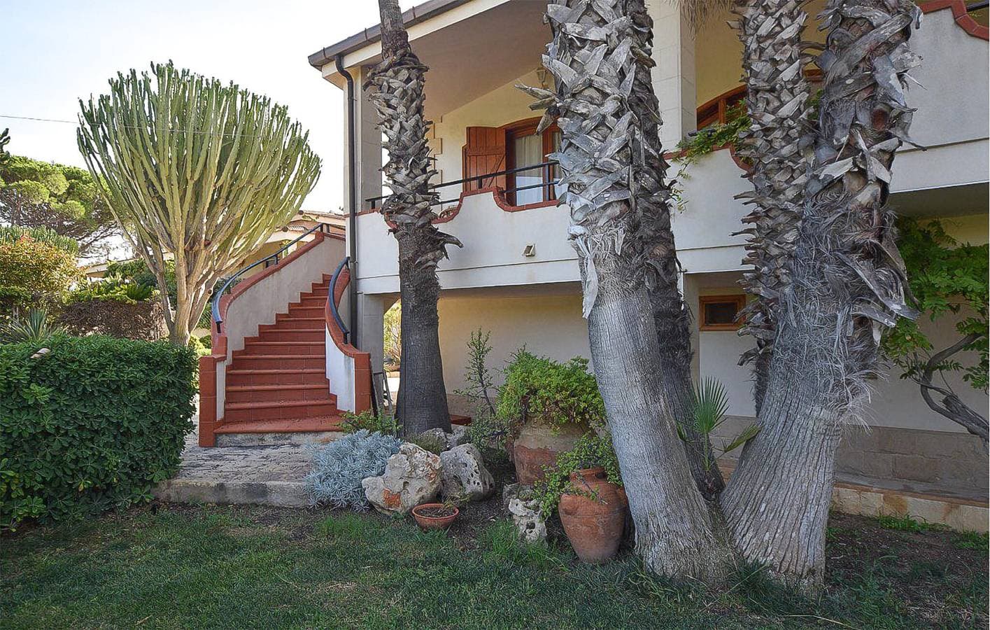 Foto 4 von 48: Luxuriöses Apartment am Strand mit Pool und Parkplatz