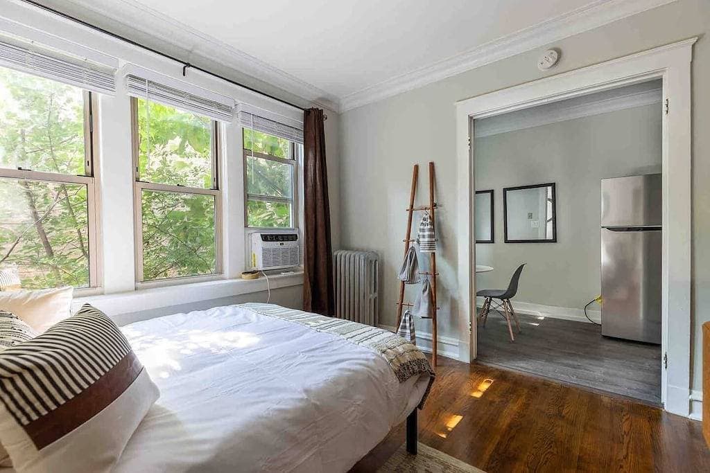 Foto 11 von 17: Rustic Studio Apartment in the Heart of Lincoln Square