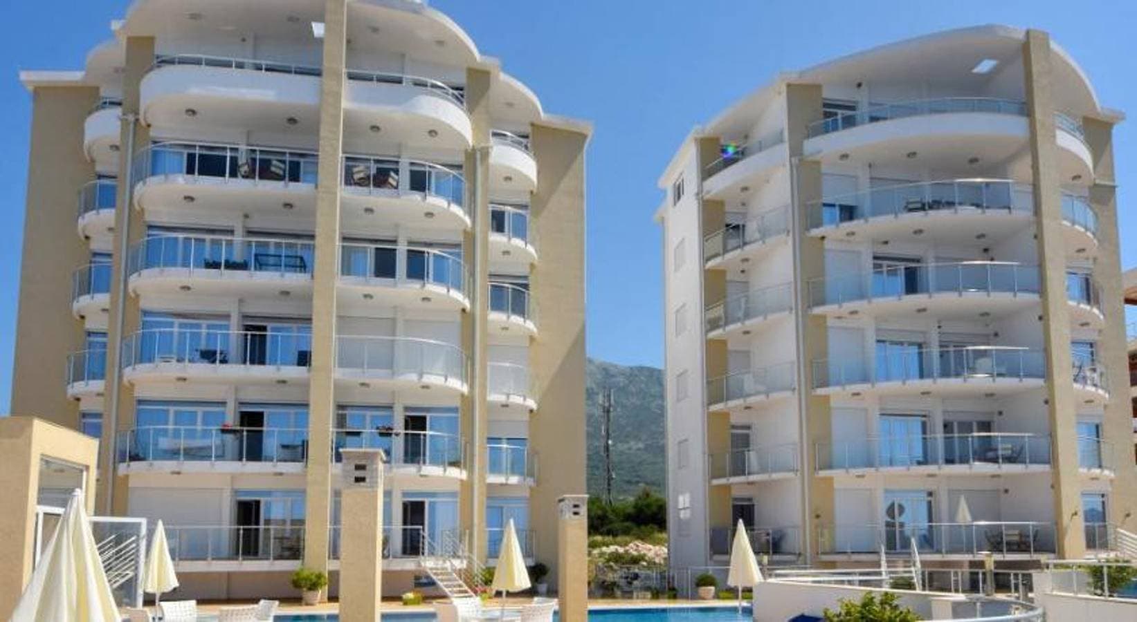 Foto 10 von 56: Moderne Wohnung mit Meerblick in Dobra Voda, 95 m², Pool