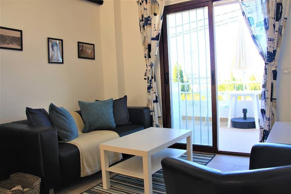 Foto 12 von 30: Albir Apartment in Haus mit Gemeinschaftspool, Balkon mit Blick auf die Berge und das Meer