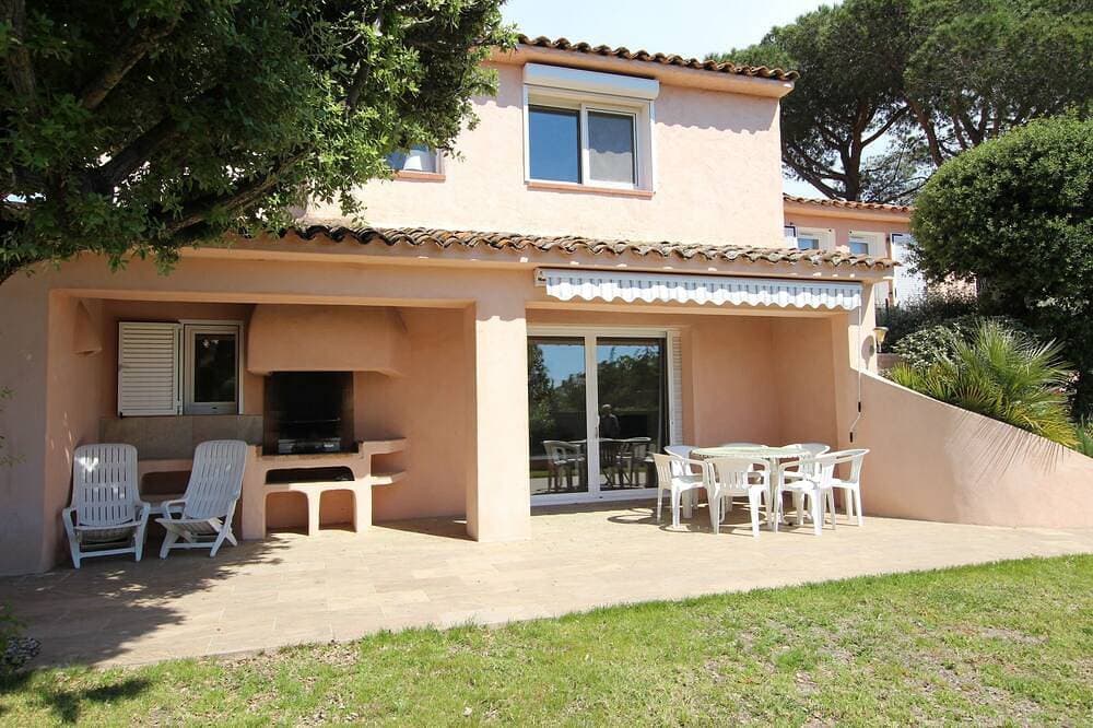 Apartment 65m2 in private villa - 200 m walk to the sea - private terrace 1