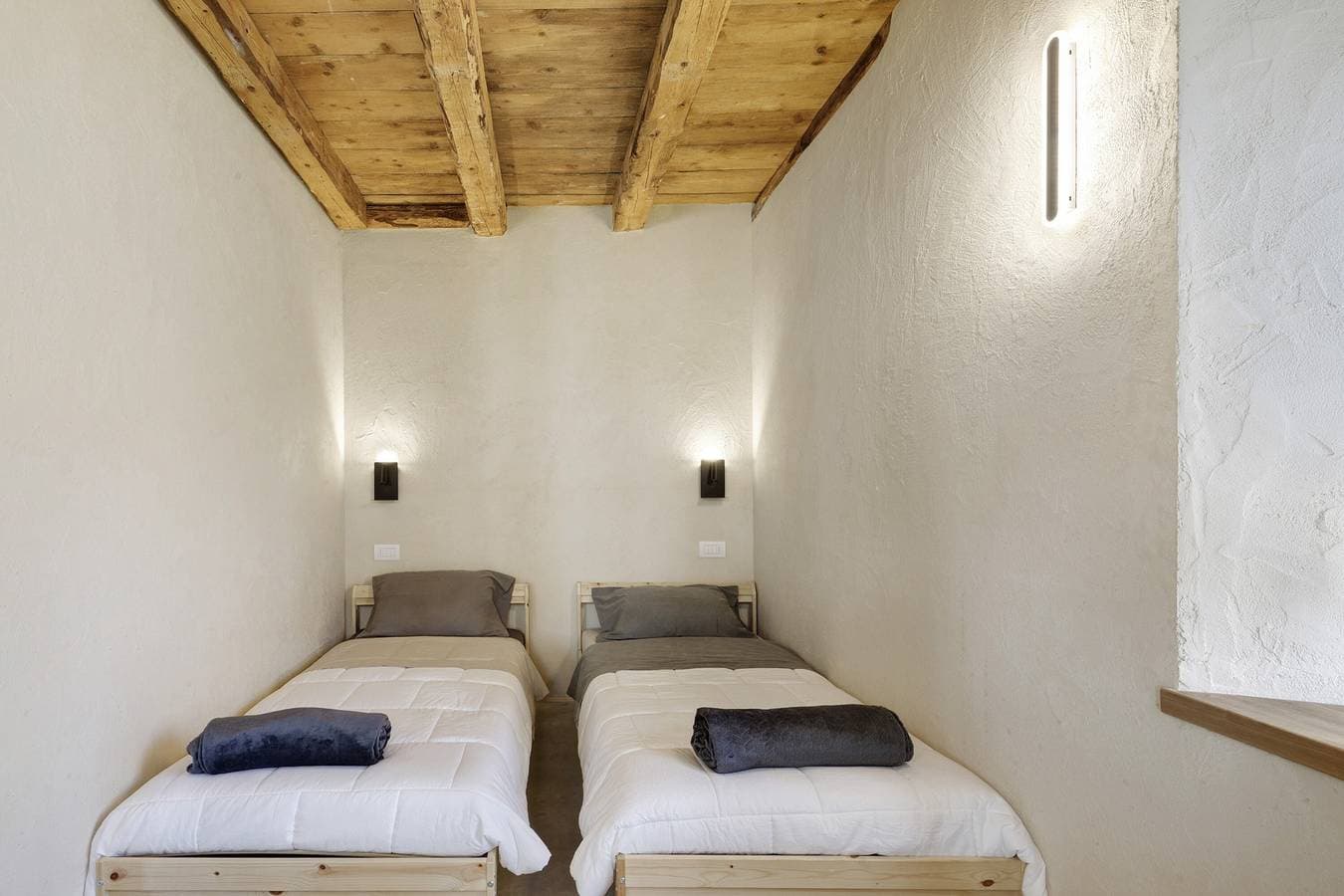 Foto 5 von 40: La Finestra sul Grappa – Zimmer „Monte Peurna“ mit Bergblick, Gemeinschaftsterrasse & WLAN