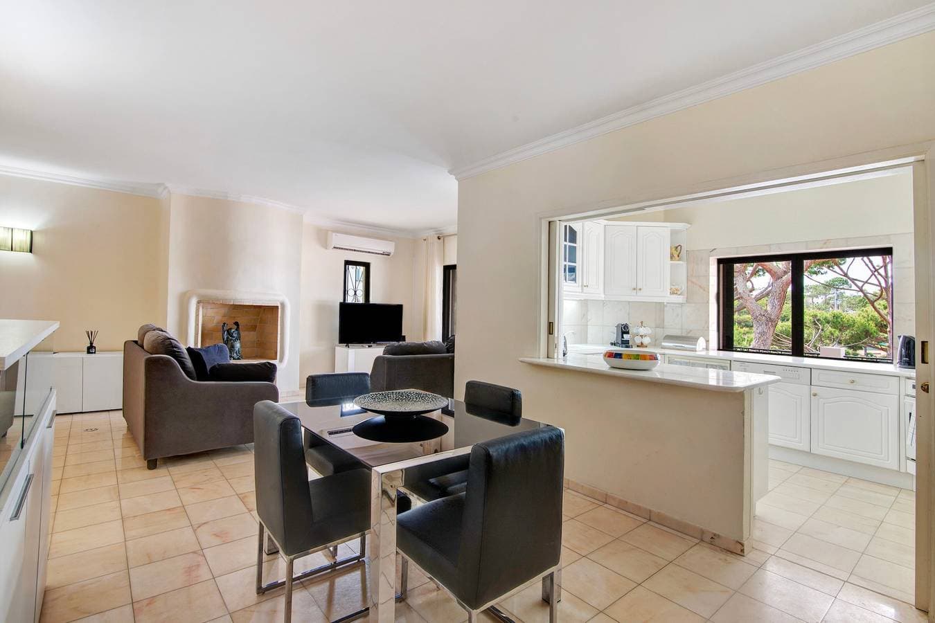 Foto 12 von 31: Ferienwohnung 'Tennis View' mit privatem Pool, Wi-Fi und Klimaanlage