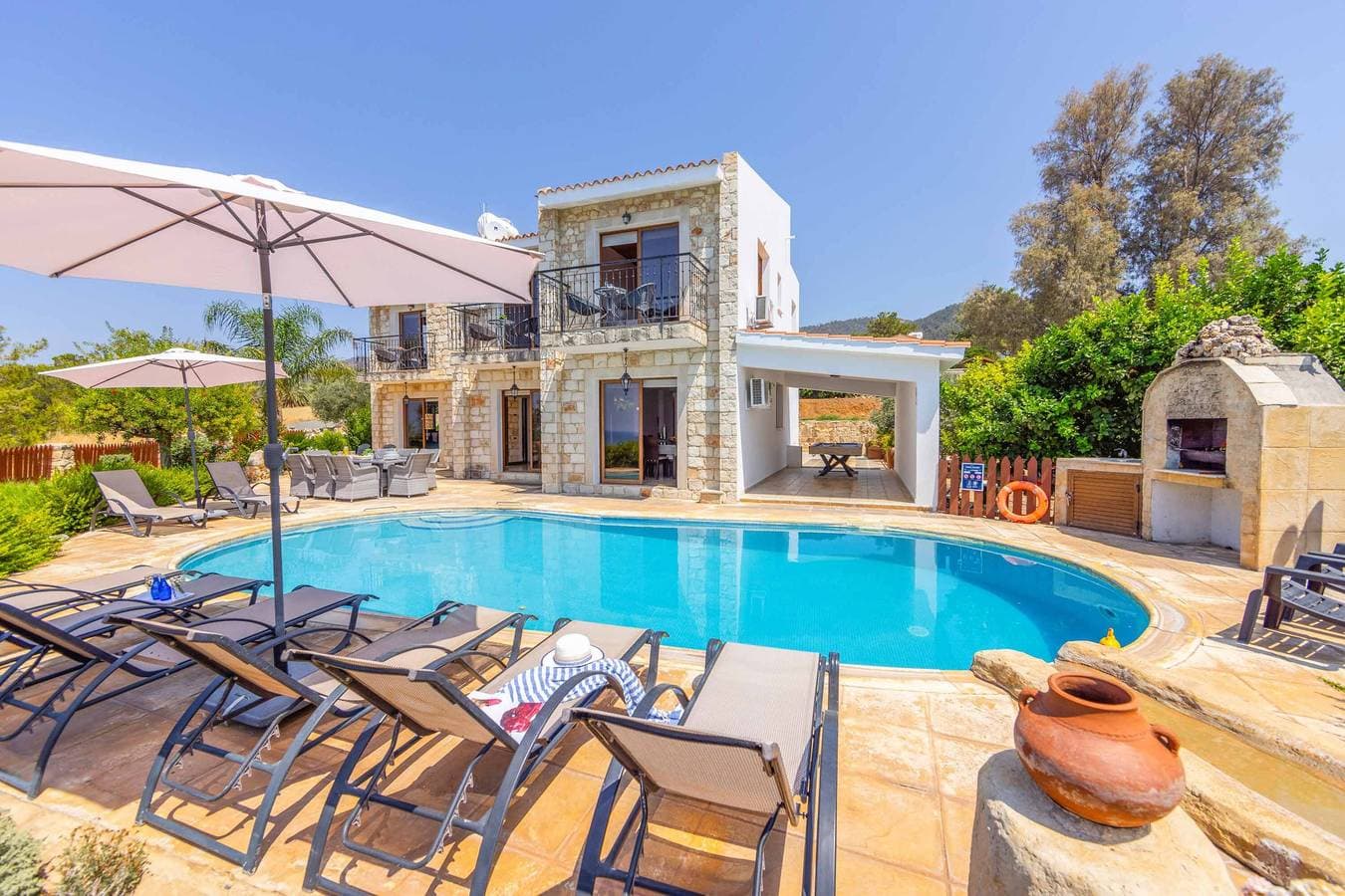 Foto 2 von 45: Villa für 8 Personen mit Balkon