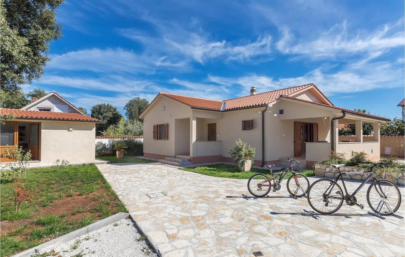Geräumige Ferienwohnung mit Pool, Terrasse und WLAN – 1 km vom FKK-Strand entfernt 1