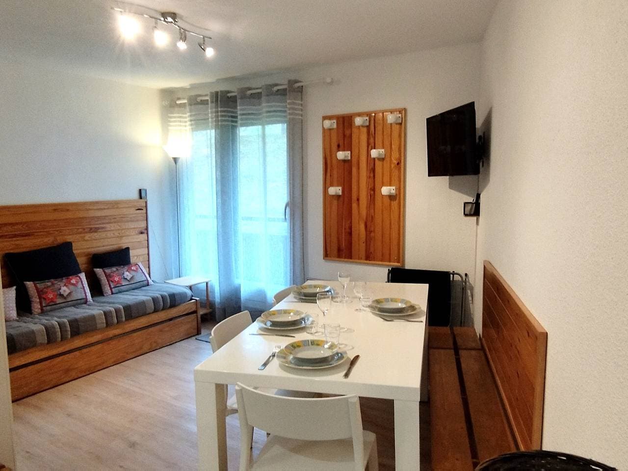 Foto 10 von 16: Gemütliche 2-Zimmer-Kabine, 100m zur Skischule, neue Küche, Balkon, 4 Schlafplätze, keine Haustiere