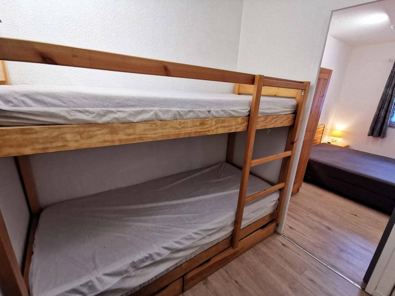 Foto 8 von 16: Gemütliche 2-Zimmer-Kabine, 100m zur Skischule, neue Küche, Balkon, 4 Schlafplätze, keine Haustiere