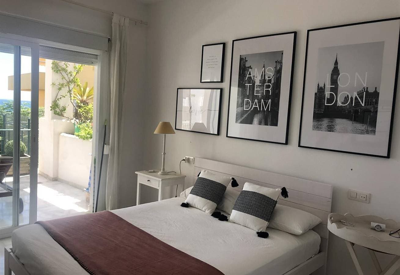 Foto 8 von 18: Frontline Beach Apartment mit Meerblick, Pool, WLAN, Klimaanlage, Terrasse und Garten