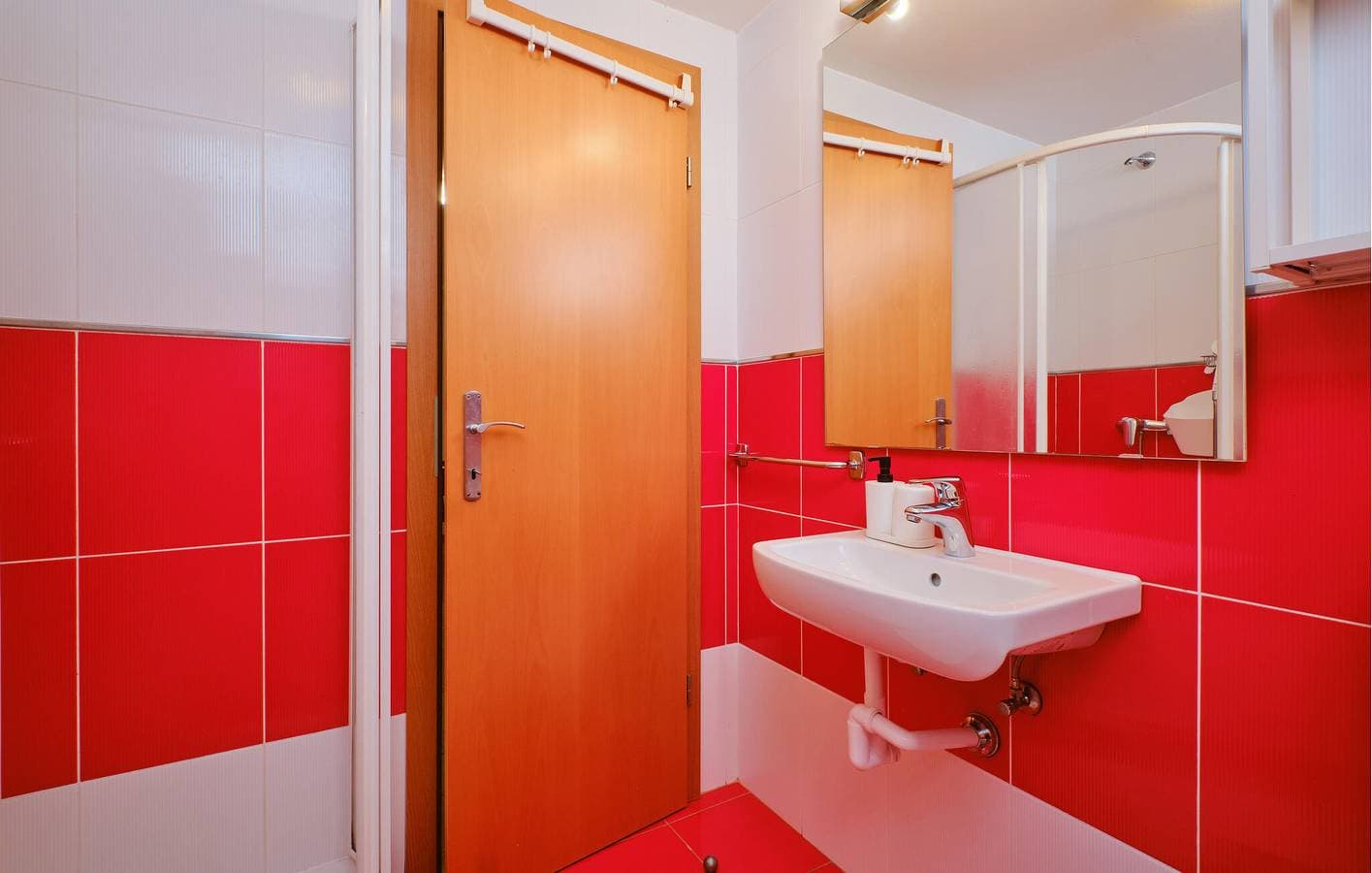 Foto 12 von 16: Gemütliche Ferienwohnung 100 m von der Küste in Cres entfernt, mit kostenlosem WLAN und Klimaanlage