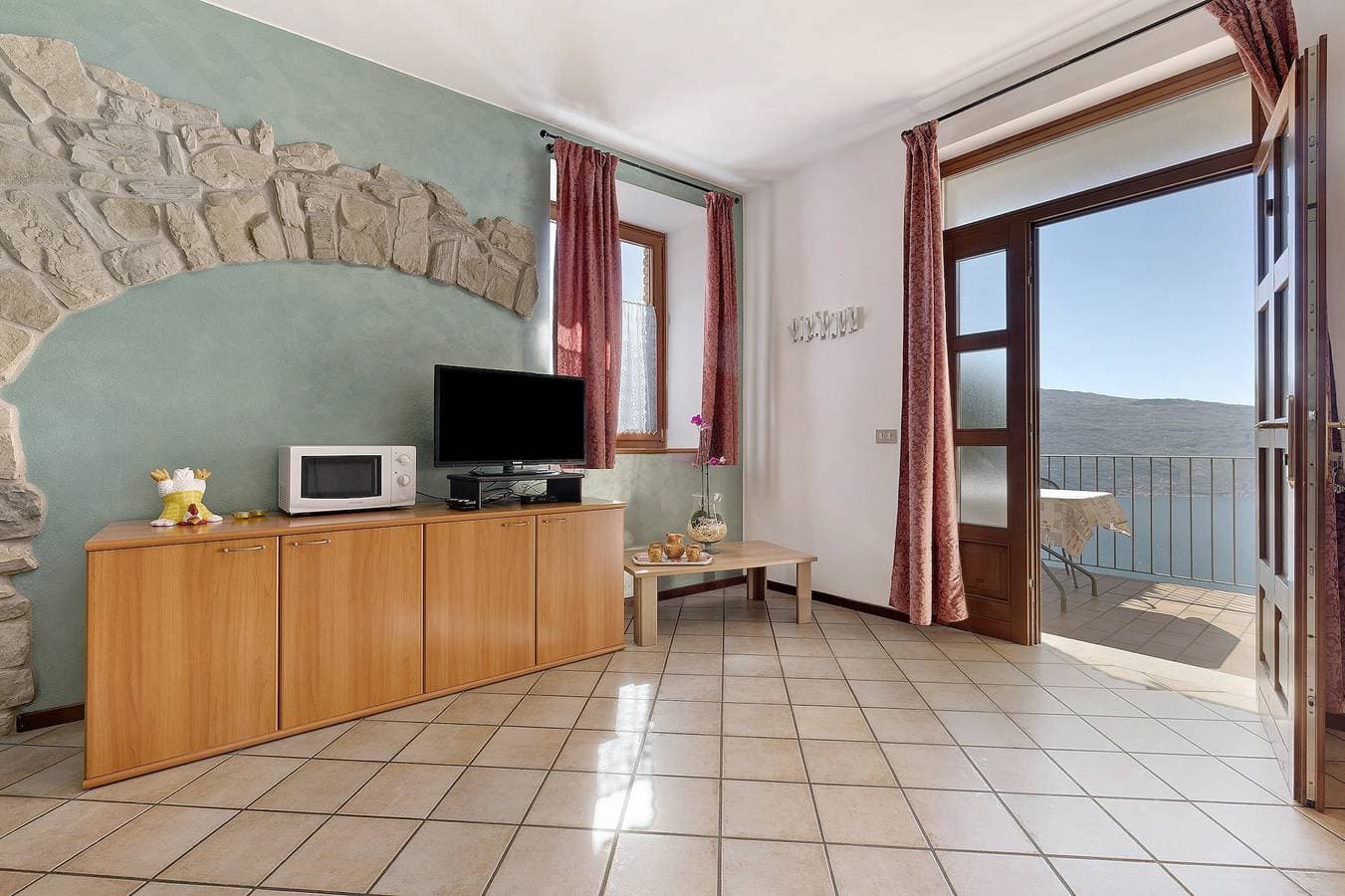 Foto 9 von 34: Ferienwohnung 'Rustico Spagnol 3' mit Seeblick, Pool und WLAN