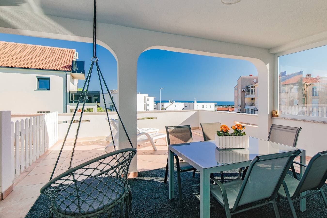 Stilvolles Apartment LiJan °3 mit Meerblick und beheiztem Pool 1