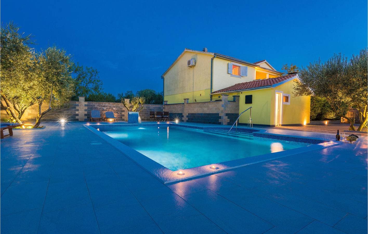 Gemütliches Apartment am Strand mit Pool, Terrasse und WLAN – 2,5 km vom Strand entfernt! 1