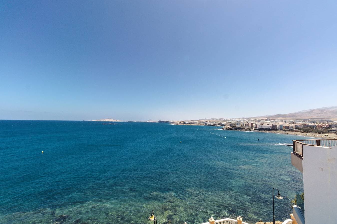 Foto 10 von 41: Melenara Beach Avenue Apartments Salitre (Terrasse  Zum Teilen)