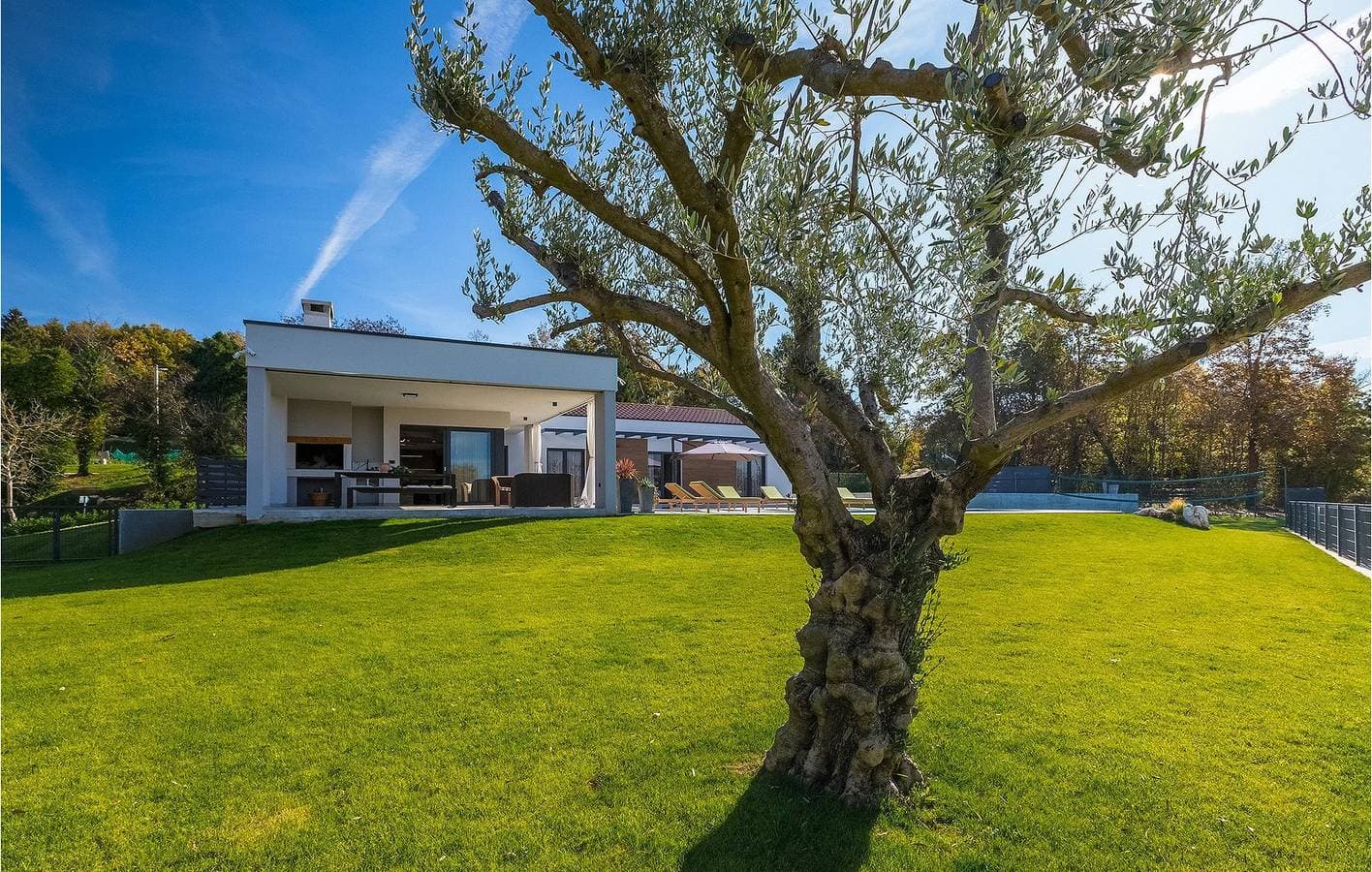 Foto 5 von 61: Geräumige 2-Zimmer-Wohnung mit Pool, WLAN, Klimaanlage und Parkplatz